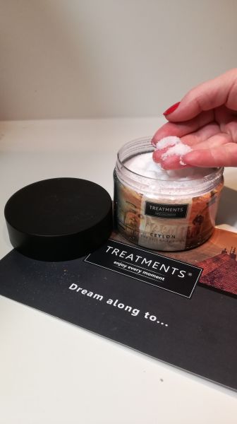 TREATMENTS®- Geniet na van een dagje wellness thuis- Review 6 Treatments scrub