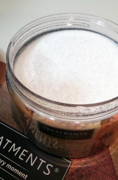 TREATMENTS®- Geniet na van een dagje wellness thuis- Review 5 Treatments scrub