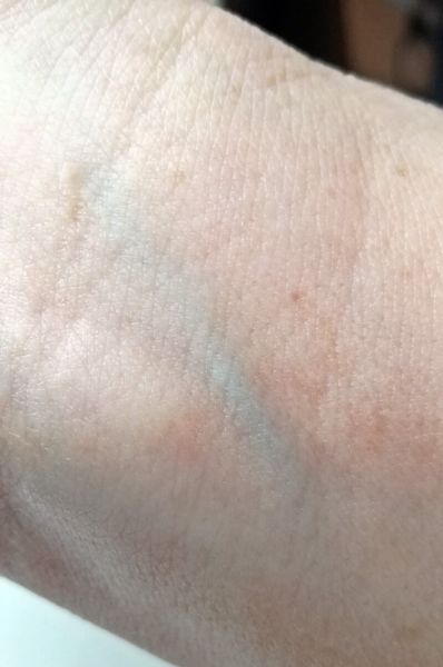 Hoe bepaal je wat de ondertoon van je huid is? Met deze tips kom je er achter! 4 aderen
