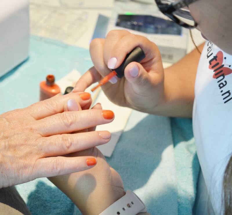 Bezoek van Beautilina - Manicure en Pedicure aan huis, wat een verwennerij! 5 beautilina (5)