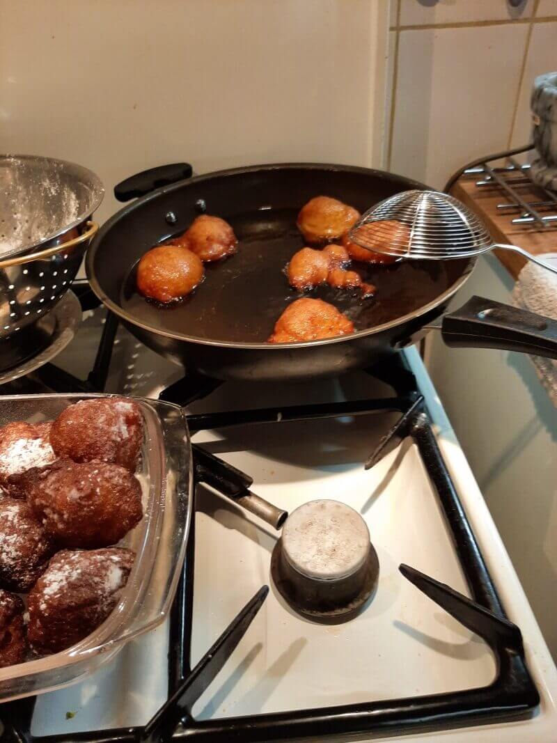 KeeK op de WeeK 1- Gelukkig Nieuwjaar (met een traan), de Basajaun en Tijd voor Taart... 3 nieuwjaar KeeK op de WeeK 1- Gelukkig Nieuwjaar (met een traan), de Basajaun en Tijd voor Taart...